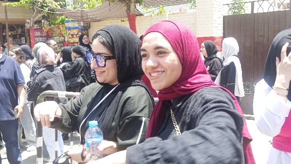 طالبات ثانوية 