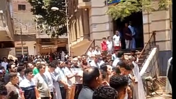 الدقهلية تشيع جثمان شاب أنهى حياته بسبب اللغة العربية..وجنازة آخر والسبب الفيزياء