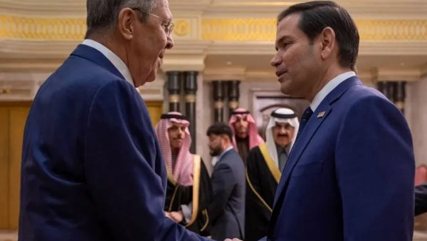 لافروف وروبيو يناقشان تسوية الحرب في أوكرانيا