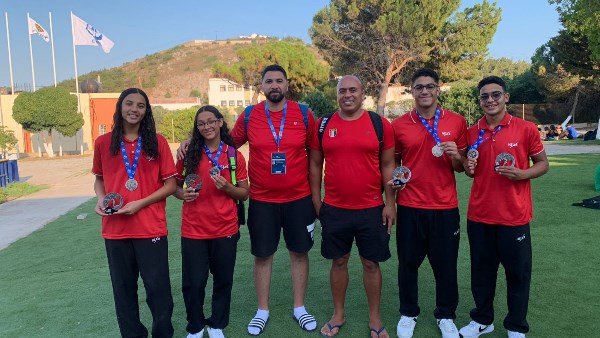 منتخب السباحة بالزعانف 