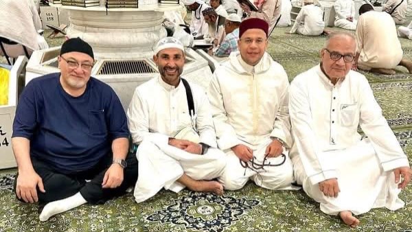 استعدادا للحج.. أحمد سعد رفقة خالد الجندي وسعد الدين الهلالي