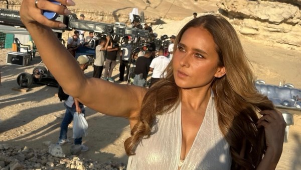 نيللي كريم تتألق في كواليس تصوير أحدث أعمالها الفنية
