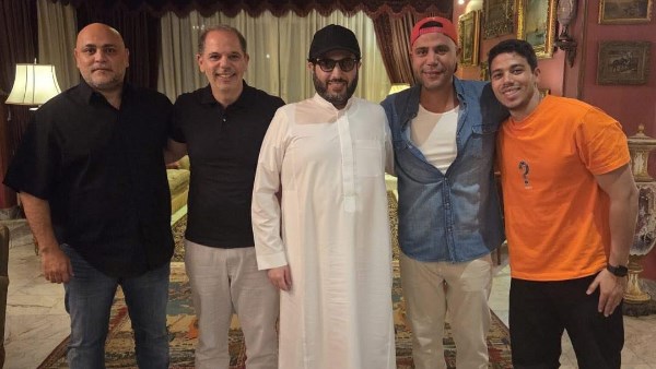 تركي آل شيخ بمنزل عادل إمام