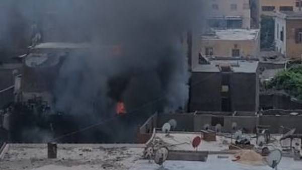 4 مصابين وانهيار حوائط .. 10 صور ترصد حريق شقة شبرا في القاهرة