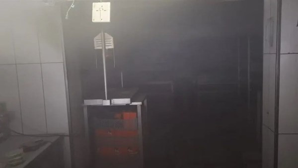 إخماد حريق بمطعم بافلو برجر بجوار مسرح الزعيم بالهرم| صور