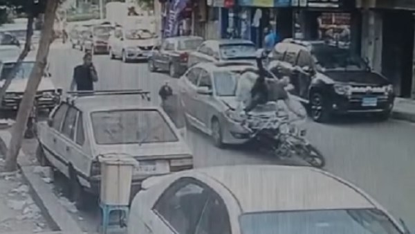 بسبب خلاف على أولوية المرور.. سائق يدهس أب وابنته في شبرا