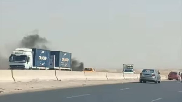 السيطرة على حريق سيارة على الطريق الأوسطي بدون إصابات
