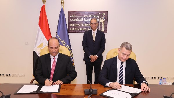 وزير الاتصالات