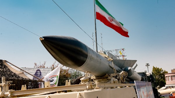 إسرائيل: إيران تمتلك مخزونات يورانيوم تكفيها لإنتاج 15 رأسا نووية خلال أيام