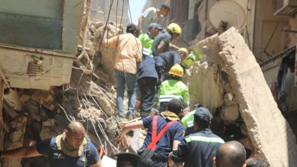 عمليات رفع أنقاض عقاري حدائق القبة
