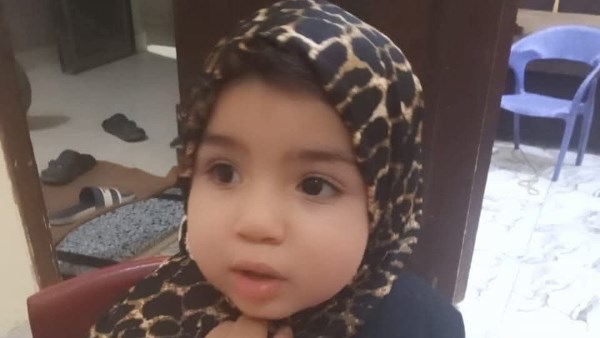 الطفلة 