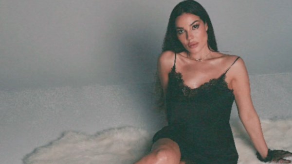 نادين نسيب تثير الجدل بإطلالة جريئة