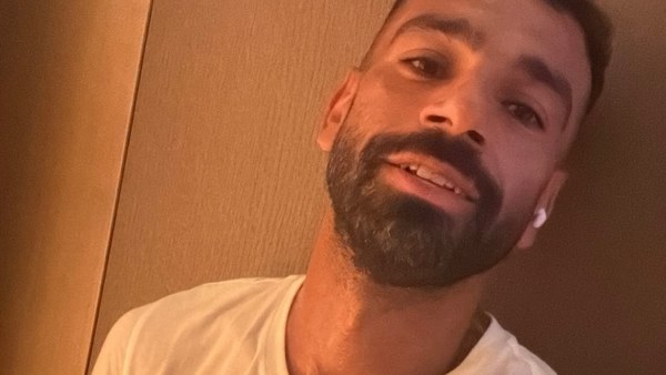 محمد صلاح يشارك جمهوره صورا من الجيم