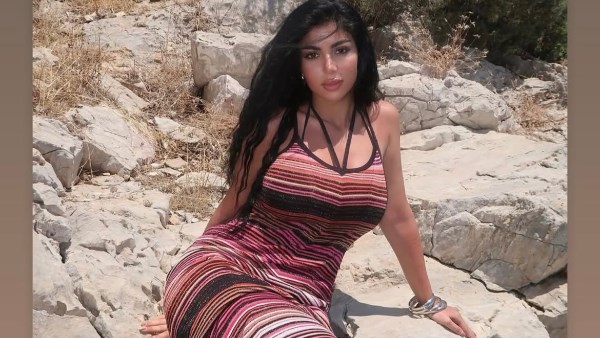 كارولين عزمي