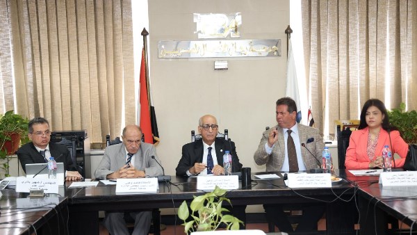 خلال الاجتماع