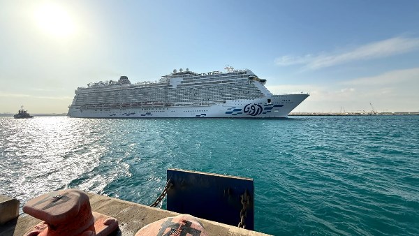 ميناء المستقبل يحتضن مشاريع الطاقة العملاقة