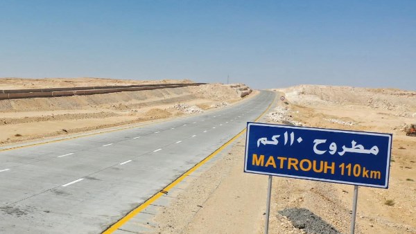 وزير الإسكان: افتتاح وتشغيل القطاع الرابع من ازدواج طريق سيوة / مطروح بطول 50 كم