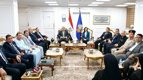 محافظ البحيرة