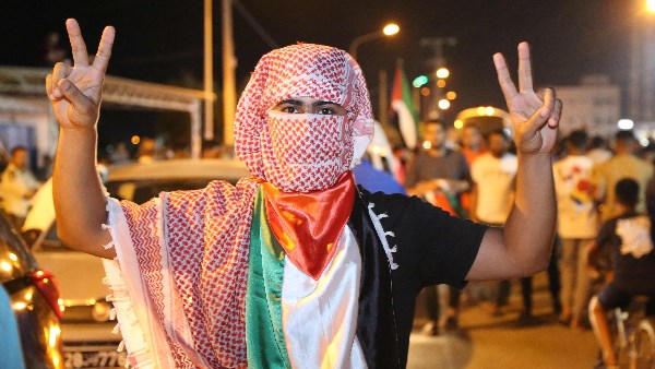 أحد المشاركون في قافلة الصمود 