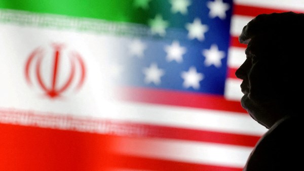 إيران وواشنطن على حافة المواجهة| أزمة التخصيب تتصاعد والحظر يشتد.. وترامب يتوعد