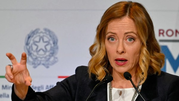 كراهية عميقة.. رئيسة وزراء إيطاليا تندد بتهديد حياة ابنتها