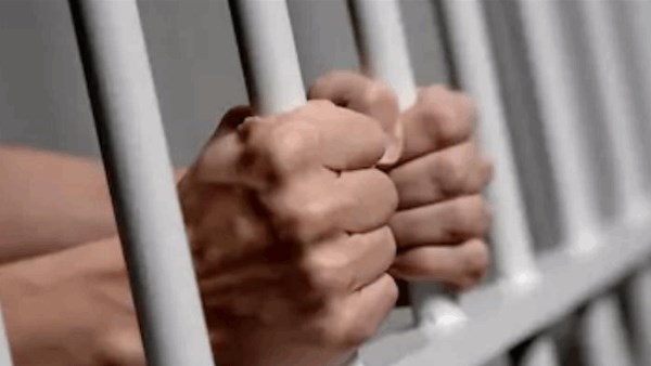 لبنان.. فرار 20 سجينًا ليلًا من مخفر غزير والسلطات تفتح تحقيقا