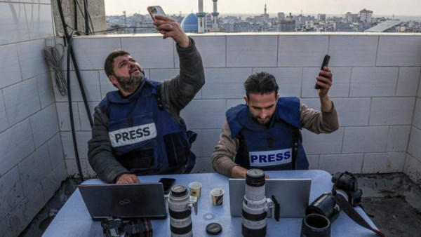 لليوم الثاني.. استمرار انقطاع الإنترنت والاتصالات الأرضية عن غزة وشمالها