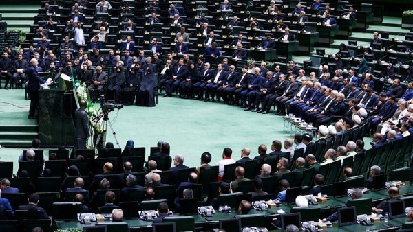 جدل في إيران حول الانسحاب من معاهدة حظر الانتشار النووي