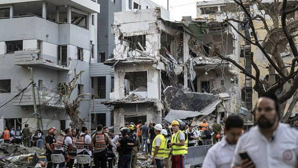 أضرار بمبنى السفارة الأمريكية في تل أبيب جراء هجوم صاروخي إيراني
