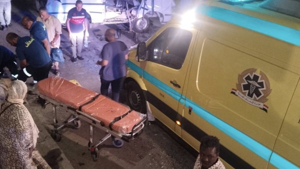 إصابة 10 في إنقلاب ميكروباص على طريق بدر