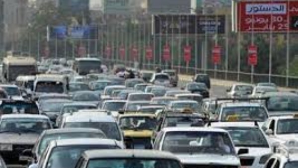 زحام مروري أعلى كوبري أكتوبر.. وتصادم سيارتين وإصابة شخص