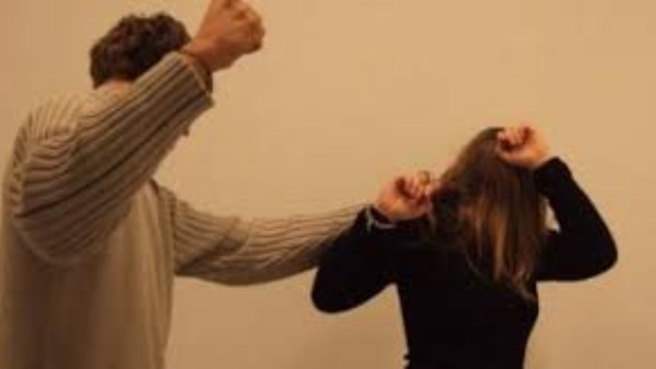 لو زوجك أكرهك على التنازل عن حقوقك.. اعرفي الإجراءات الواجب اتخاذها والعقوبة ضده