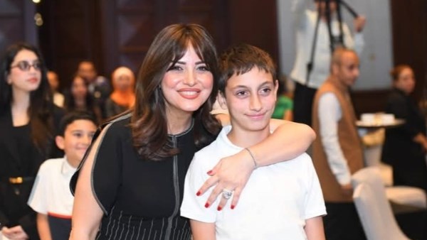 الفنانة ريهام عبد الغفور و نجلها 