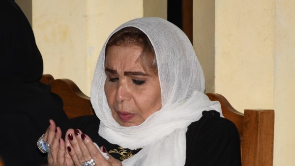 شاهد.. مديحة حمدي تدعو لسميحة أيوب أثناء تقديم واجب العزاء