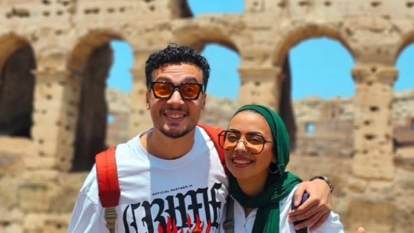 الفنان أحمد عبد الوهاب و زوجته 