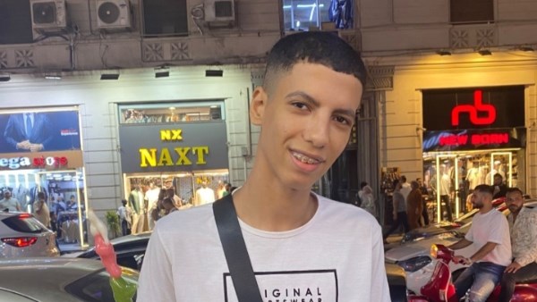 ممدوح شاب مصري يتألق في صنع الحلويات التركي في منطقة وسط البلد
