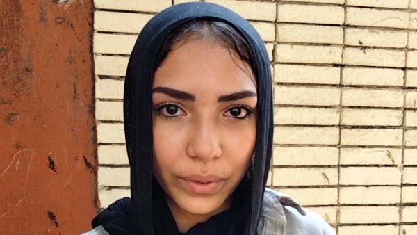 شاهد.. بكاء طلاب الثانوية العامة بسبب صعوبة امتحان اللغة العربية