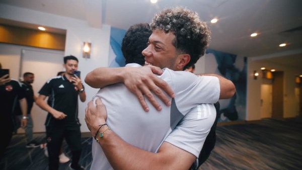 بالأحضان.. أول لقاء بين إمام عاشور وزيزو وبن شرقي في معسكر الأهلي بأمريكا