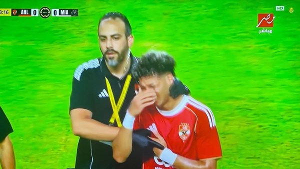 خرج باكياً.. لحظة تغيير إمام عاشور بعد الإصابة بالكتف ونزول زيزو |شاهد