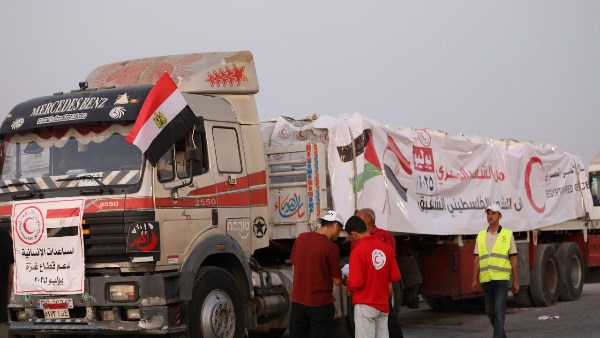 شاحنات المساعدات