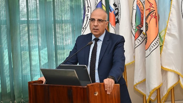 وزير الموارد المائية والرى 