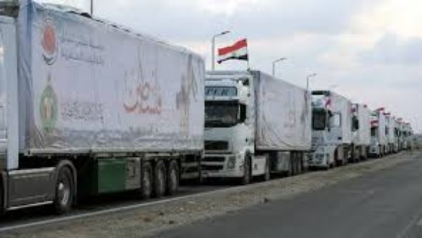 مصدر مصري: دخول 161 شاحنة مساعدات إلى قطاع غزة من معبري زكيم شمال القطاع وكرم أبو سالم