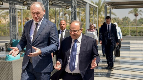 رئيس هيئة الدواء يستقبل سفير بيلاروسيا لبحث فرص التعاون الدوائي