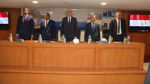 وزير العمل ومحافظ مطروح قبل بدء الندوة