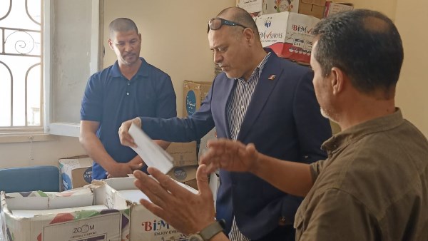 وزير العمل خلال زيارته المفاجئة