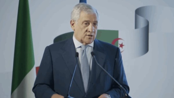 ووزير الخارجية الإيطالي أنطونيو تاياني 