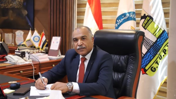 المحاسب عباس صابر رئيس النقابة العامة للعاملين بالبترول 
