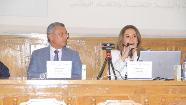جانب من الندوة 