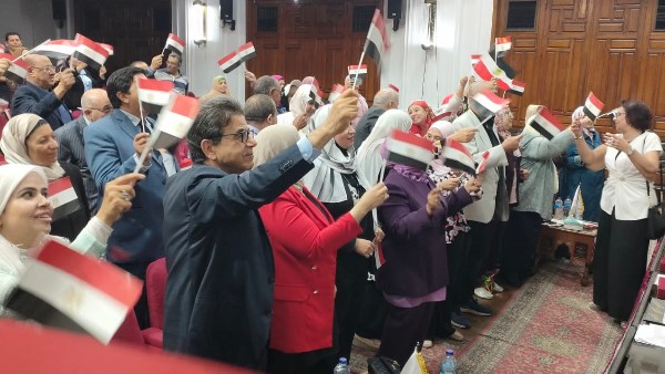 تفاعل أعضاء نقابة الأطباء البيطريين مع الأغاني الوطنية 