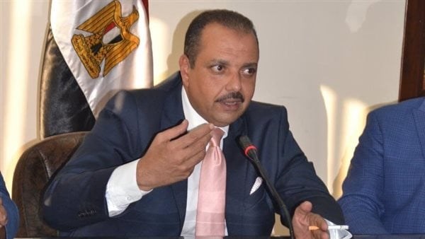  المستشار هشام فؤاد رئيس النقابة العامة للعاملين بالمرافق العامة